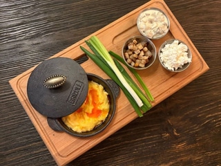 Банош з сиром, грибами та шкварками 