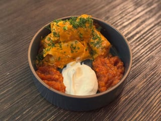 Голубці з аджикою та сметаною