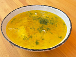 Юшка з локшиною, куркою та яйцем