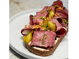 Náš chléb Label Rouge s pastrami od Kloudy