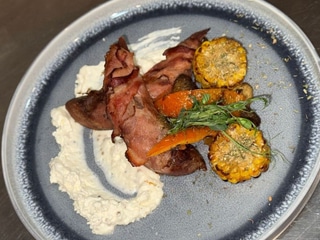 Язик у беконі на живому вогні 