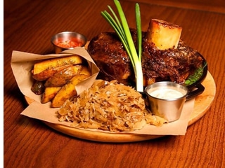 Яловича гомілка на кістці