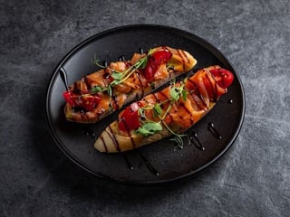 БРУСКЕТИ З ЛОСОСЕМ