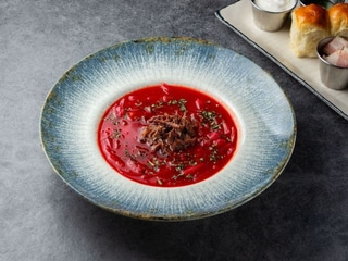 БОРЩ З ТЕЛЯЧИМИ ЩІЧКАМИ