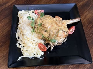 Соковитий кролик з пастою