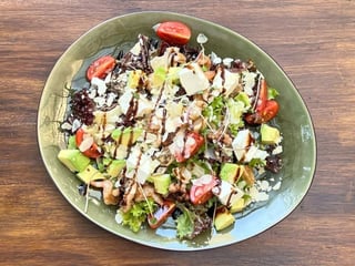 Салат з морським коктейлем