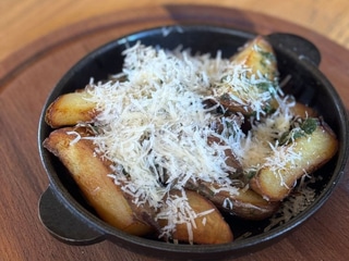 КАРТОПЛЯ ПО-ДОМАШНЬОМУ ПІД ПАРМЕЗАНОМ