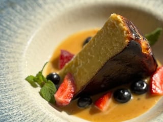 БАСКСЬКИЙ ЧІЗКЕЙК З МОЛОЧНОЮ КАРАМЕЛЛЮ