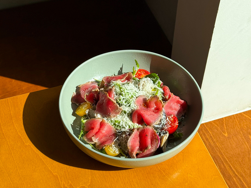 Салат з яловичиною татакі (220g)