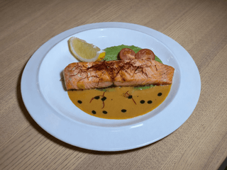 Стейк з лосося в соусі біск