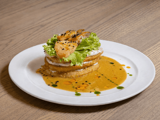 Деруни з лососем та соусом біск