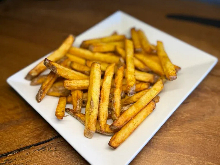 Naše domácí hranolky + dip 🥔