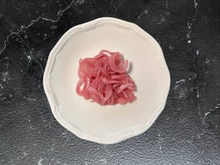 Цибуля маринована.