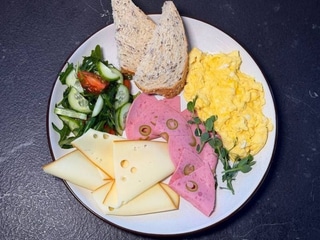 Сніданок з мортаделлою