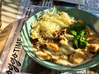 RAVIOLI Z DYNIĄ i PIGWĄ