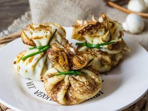 Млинцевий мішок з куркою та грибами
