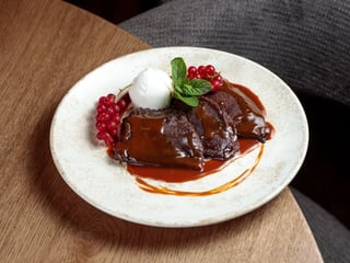 Млинці з шоколадною пастою та морозивом