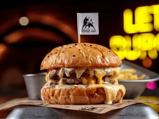 Дабл Дана-Чізбургер та картопля фрі