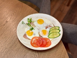 Яєчня з беконом 