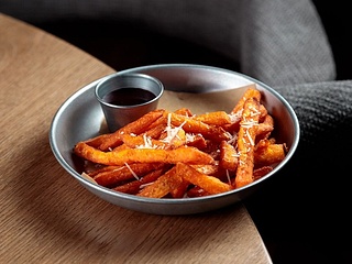 Батат фрі під соусом 220 г