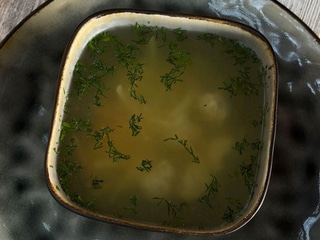 Курячий бульйон з фрикадельками та локшиною