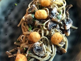 Паста з грибами та сиром фрі
