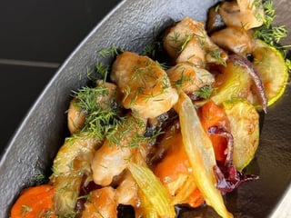 Судак з овочами під кисло-солодким соусом