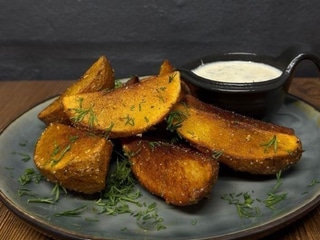 Хрустка картопля з часниковим соусом