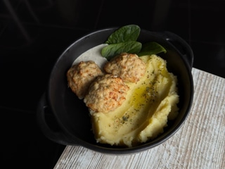 Котлетки з індички з трюфельним пюре