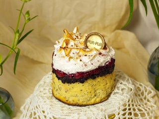 Сирна паска з маком та вишнею