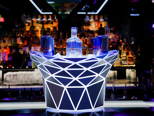ABSOLUT VODKA + 6x RED BULL