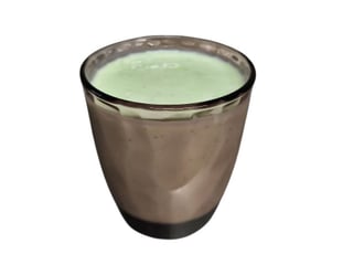 Напій з мацоні з м'ятою