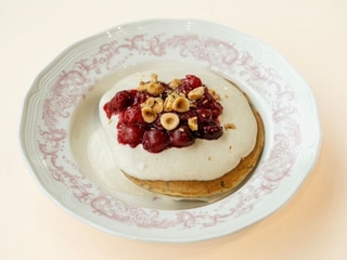 Протеїнові панкейки з вишнею 