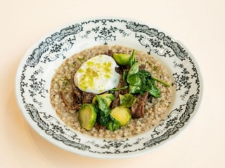 Зелена гречана каша з томленою телятиною 