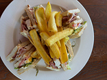 CLUB sandwich se smaženými hranolkami