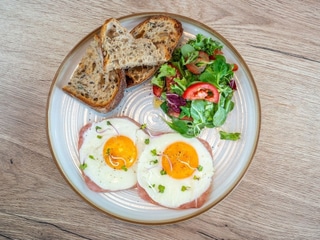 Ham and eggs  (2 ks), pečivo