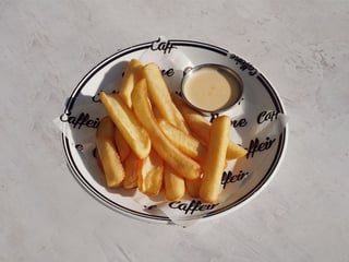 Картопляні діпи з сирним соусом