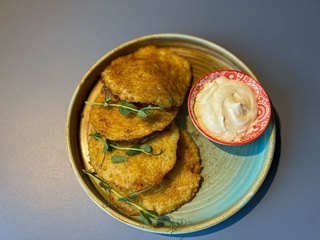 Деруни з рваною яловичиною