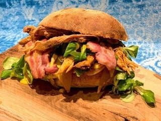 BUŁA Z PULLED PORK