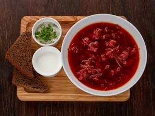 Борщ червоний з куркою/з говядиною