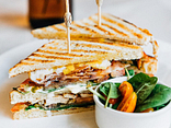 Madona club sandwich & míchaný salátek