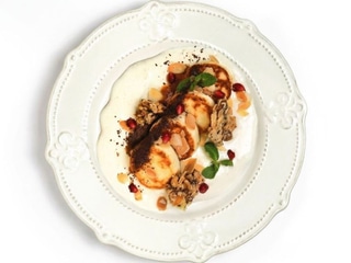 Сирники з карамельним соусом та гозінаками