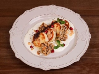 Сирники з карамельним соусом та гозінаками