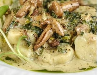 Картопляні галушки з лисичками