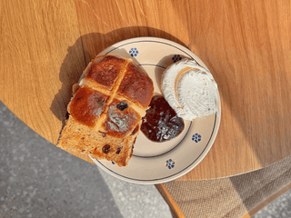 Паска/Булка з маслом і джемом 