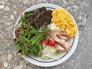 Сніданок з індичкою та хлібом на вибір