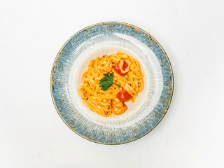 Tagliatelle s tigrími krevetami a bisque omáčkou
