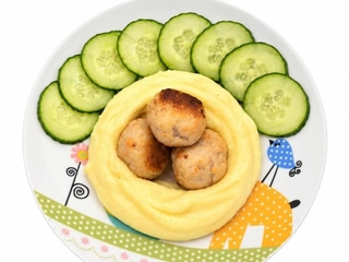 Salmon balls with mashed potatoes