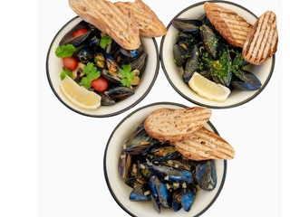Provensal (with tomatoes, Kalamata olives and basil)