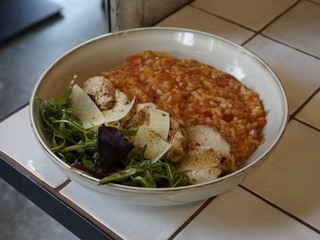 Томатний рис з курячою грудкою